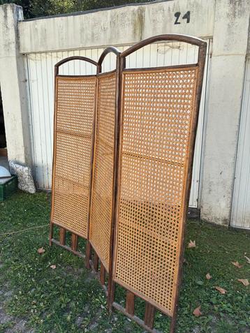 Paravent en bois et vannerie, Enlèvement, Utilisé