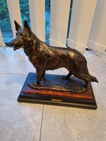 Sculpture d'un chien