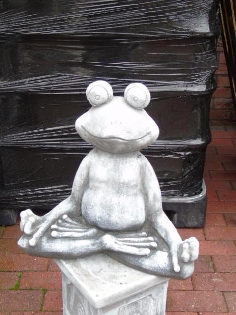 Een zenkikker gemaakt van gepatineerde steen, Tuin en Terras, Tuinwanddecoratie, Nieuw, Ophalen