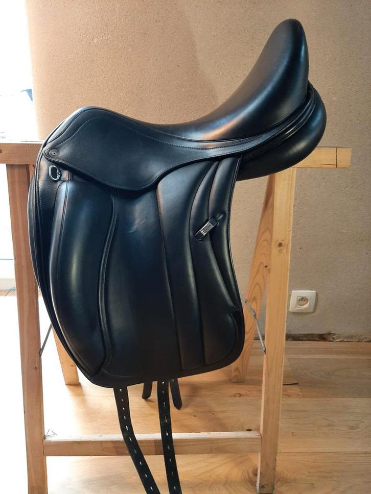 Selle dressage Equipe Viktoria, Animaux & Accessoires, Chevaux & Poneys | Selles, Dressage, Enlèvement