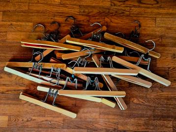 20 Vintage houten kleerhangers voor broeken.  beschikbaar voor biedingen