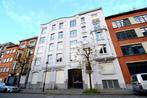 Appartement à louer à Anderlecht, Appartement, 350 m²