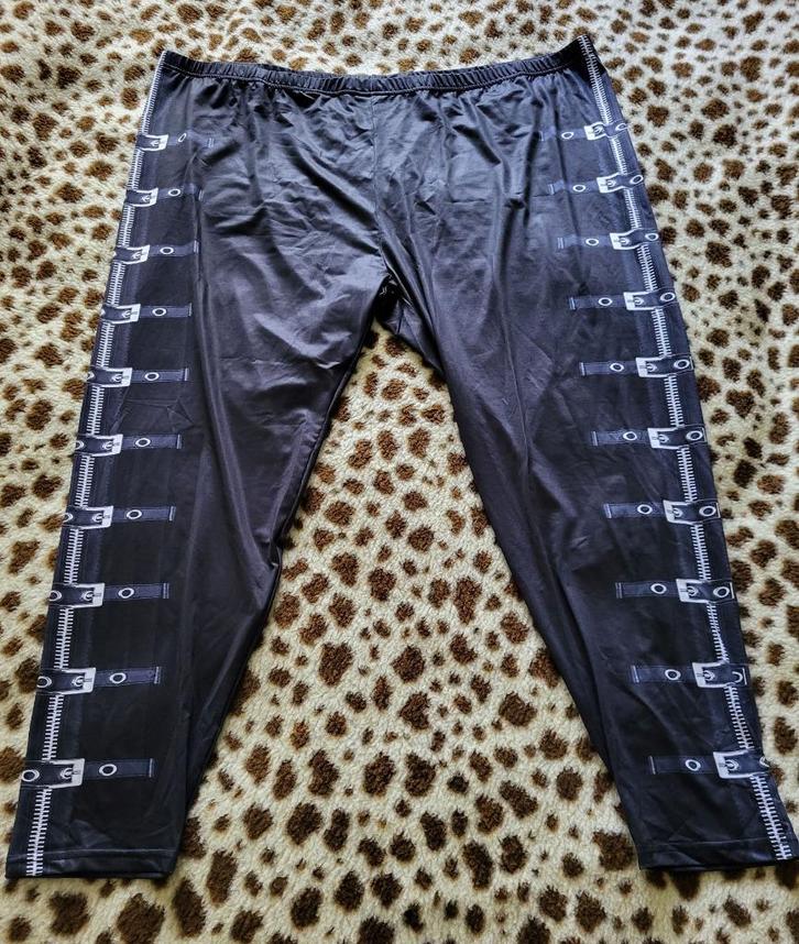 Legging met rits en gespenmotief in 4XL (52/54), Kleding | Dames, Grote Maten, Nieuw, Broek of Spijkerbroek, Zwart, Ophalen of Verzenden