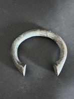 Bronzen Manilla geld armband  van 1500 tot 1800, Antiek en Kunst, Verzenden