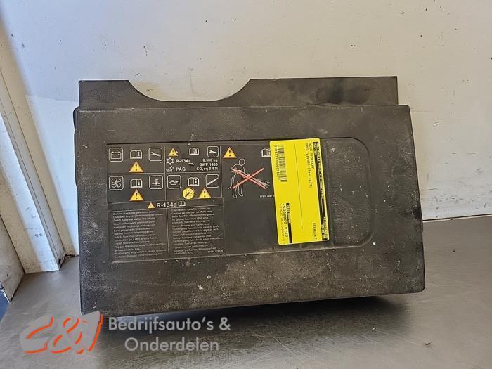 Couvercle de la batterie d'un Opel Vivaro, Autos : Pièces & Accessoires, Batteries & Accessoires, Opel, Utilisé, 3 mois de garantie