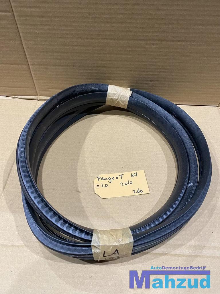 PEUGEOT 107 Links achter deurrubber 2005-2014, Autos : Pièces & Accessoires, Autres pièces automobiles, Peugeot, Utilisé