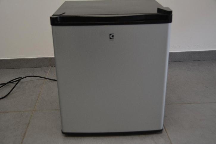 Petit Frigo Candor, Elektronische apparatuur, Koelkasten en IJskasten, Zo goed als nieuw, Zonder vriesvak, Minder dan 75 liter