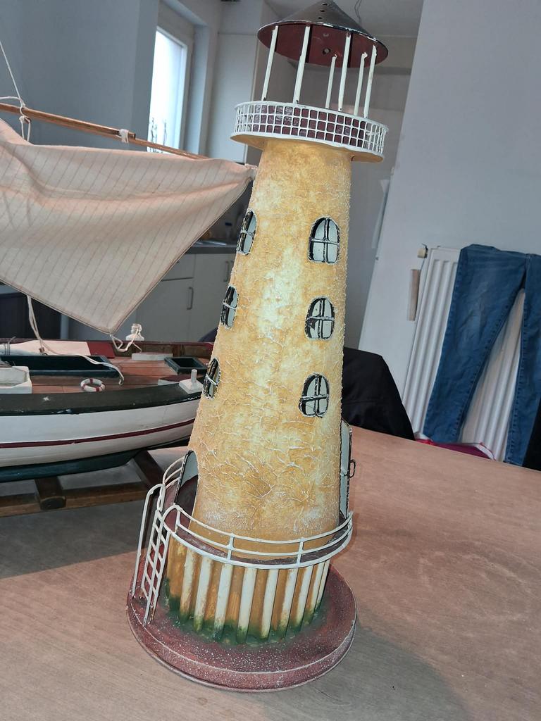 Te Koop: Boot Met Vuurtoren, Ophalen, Zo goed als nieuw