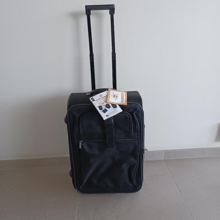 valise (neuve), Bijoux, Sacs & Beauté, Valises, Roulettes, Enlèvement ou Envoi