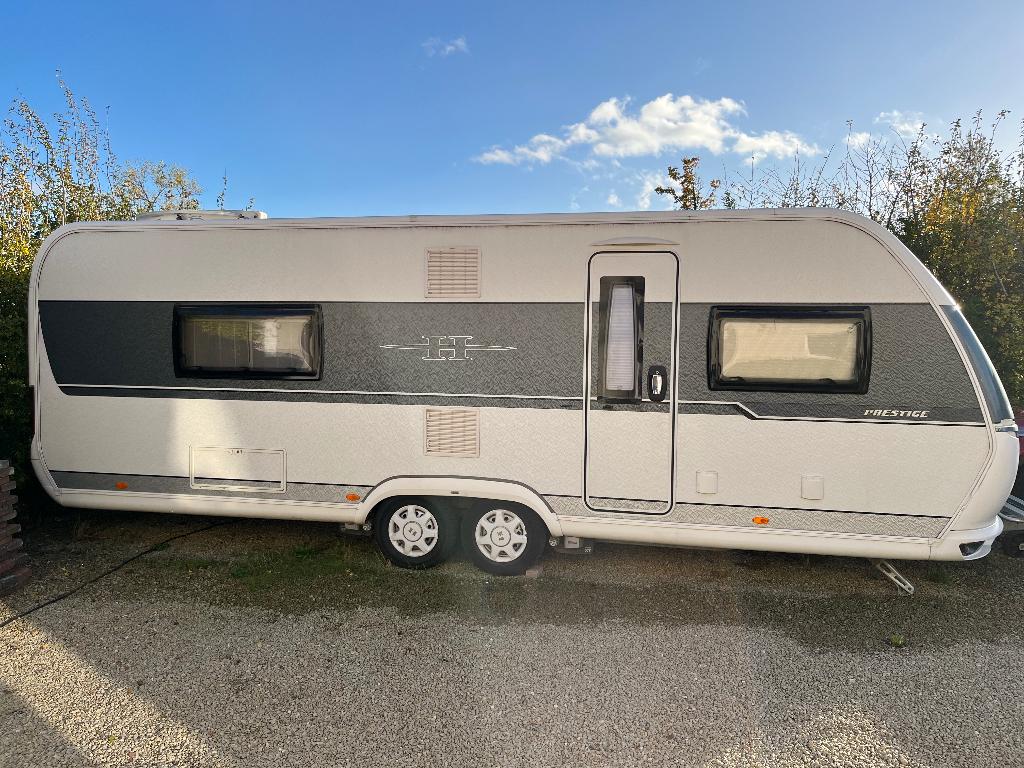Hobby 660 Prestige - Caravane à deux essieux, Caravanes & Camping, Caravanes, Particulier, jusqu'à 2, 1500 - 2000 kg, Banquette en rond