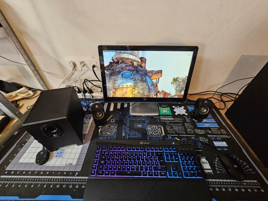 Budget Gaming PC + scherm + accessoires, Gebruikt, I5 7600, 8 GB, Gaming