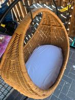 Exclusieve rotan babywieg op metalen staander., Tuin en Terras, Ophalen, Zo goed als nieuw, Rotan
