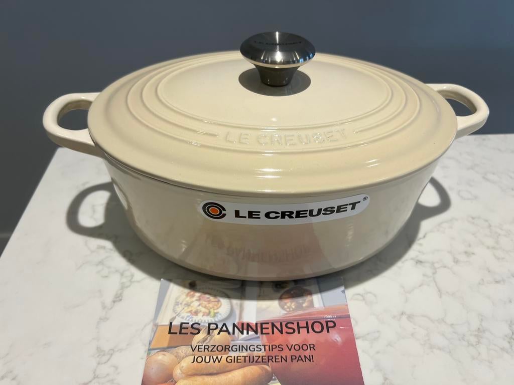 Nouvelle poêle ovale Le Creuset 29 cm Meringue, Enlèvement ou Envoi, Neuf, Fonte, Plaque céramique