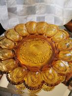 Plat en verre ambré pour œufs farcis., Antiquités & Art, Antiquités | Verre & Cristal, Enlèvement ou Envoi