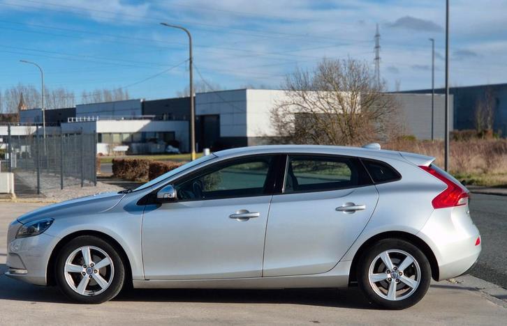 Volvo V40 D2 an2012.175mkm gps clima 4500€, Autos, Volvo, Particulier, V40, Diesel, Euro 5, Berline, 5 portes, Boîte manuelle