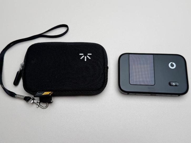 LTE Mobile WiFi Router Vodafone R215, unlocked, Computers en Software, Routers en Modems, Zo goed als nieuw, Router, Ophalen