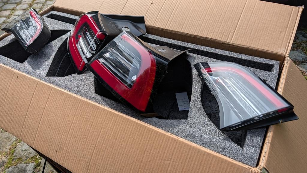 Tesla Model Y (2021-2024) originele achterlichten, Ophalen