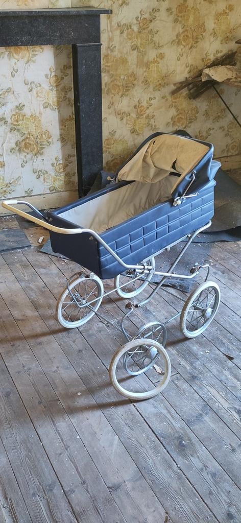 Landau pour poupée., Enlèvement