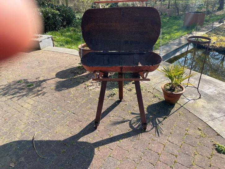 Industriële BBQ, Tuin en Terras, Houtskoolbarbecues, Gebruikt, Ophalen