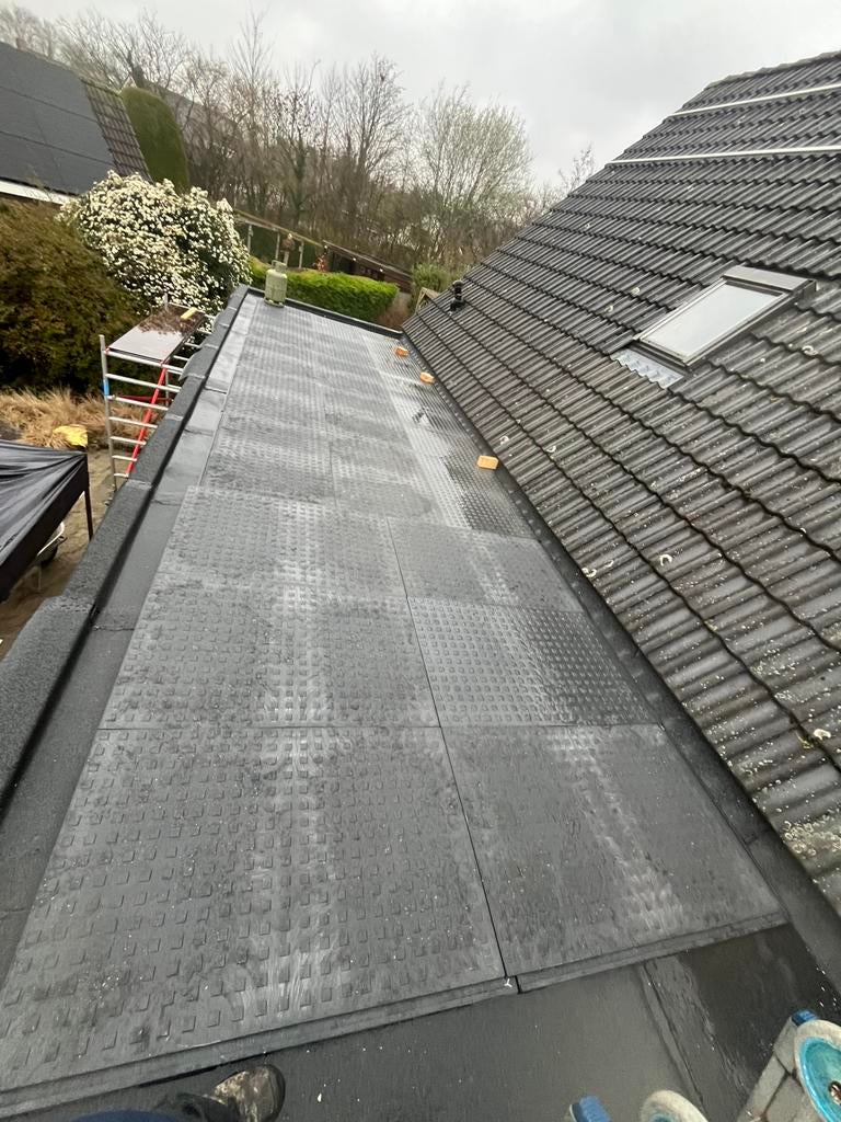 Nieuwe kuntstof rijplaten, Enlèvement