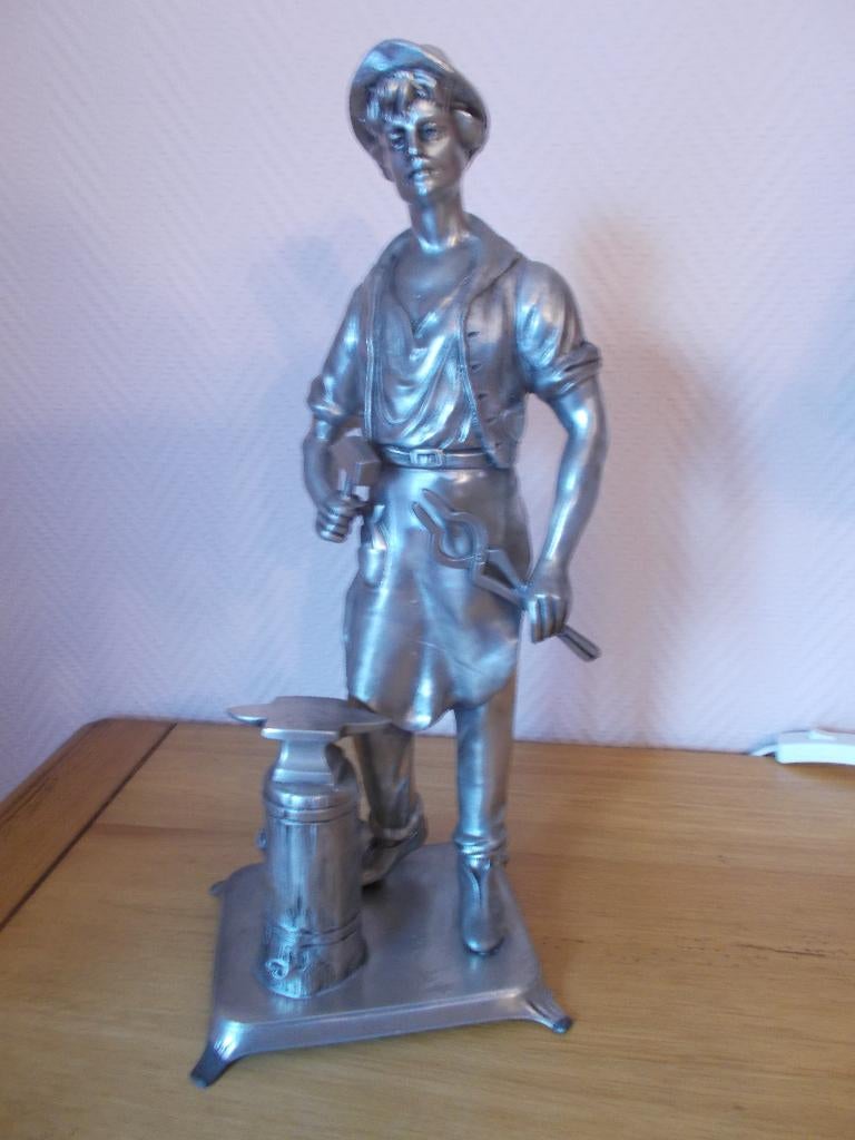 Statuette vintage de forgeron au travail en étain 94 %., Antiek en Kunst, Antiek | Tin, Ophalen