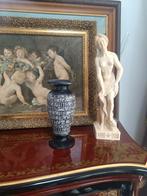 Vase sculpté marbre style égyptien, Antiquités & Art, Enlèvement ou Envoi