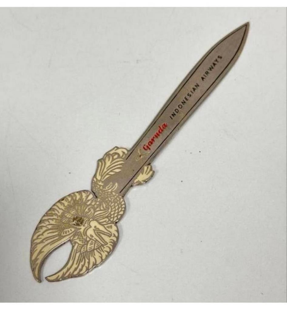 Ouvre-lettres rare Ouvre-lettres Garuda INDONESIAN AIRWAYS, Antiquités & Art, Antiquités | Bureau & Affaires, Enlèvement ou Envoi