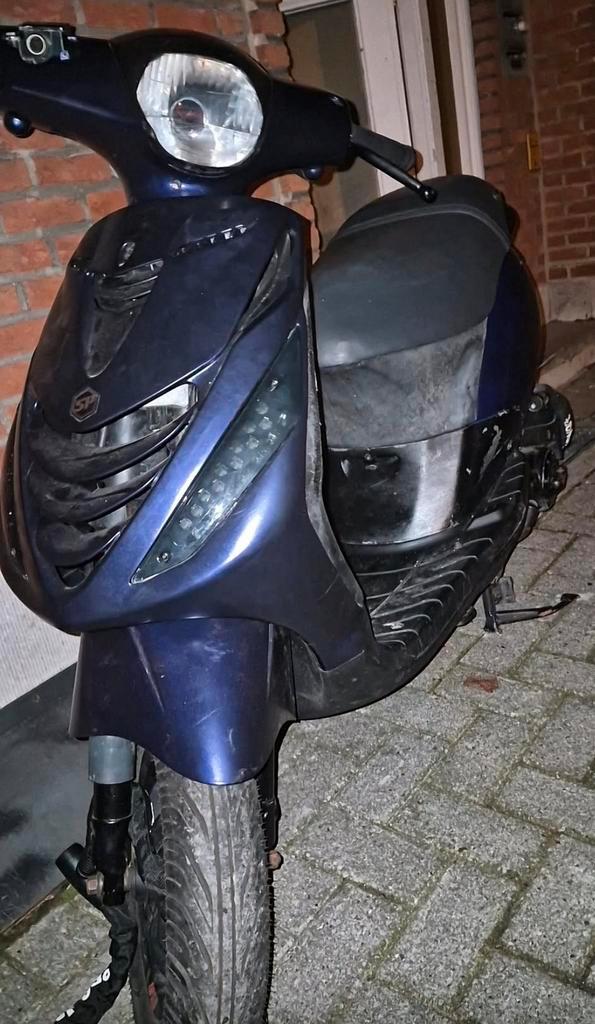 Zip 4t carbu, Fietsen en Brommers, Scooters | Piaggio, Zo goed als nieuw, Zip, Ophalen of Verzenden