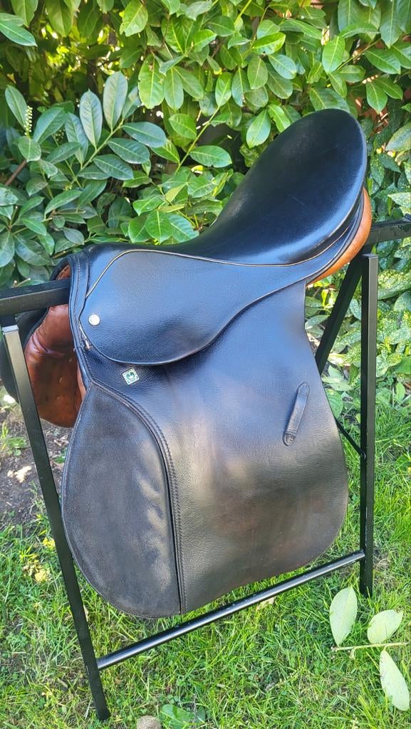 Prachtig Stübben Siegfried veelzijdigheids zadel., Ophalen