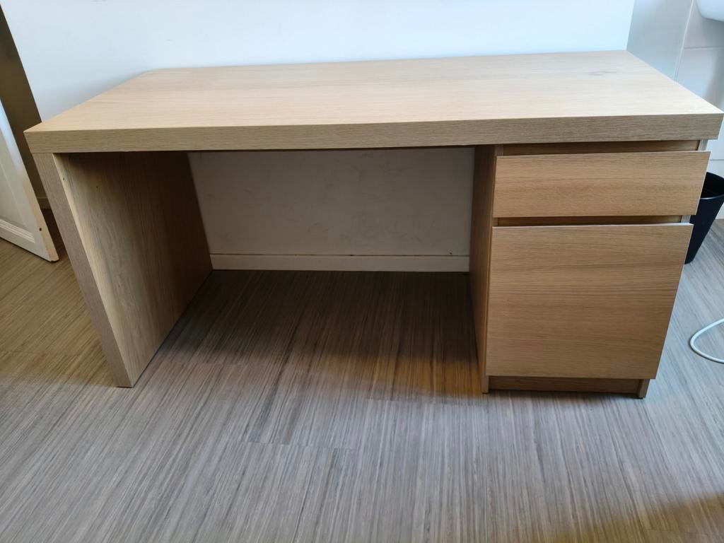 Houten bureau, Ophalen