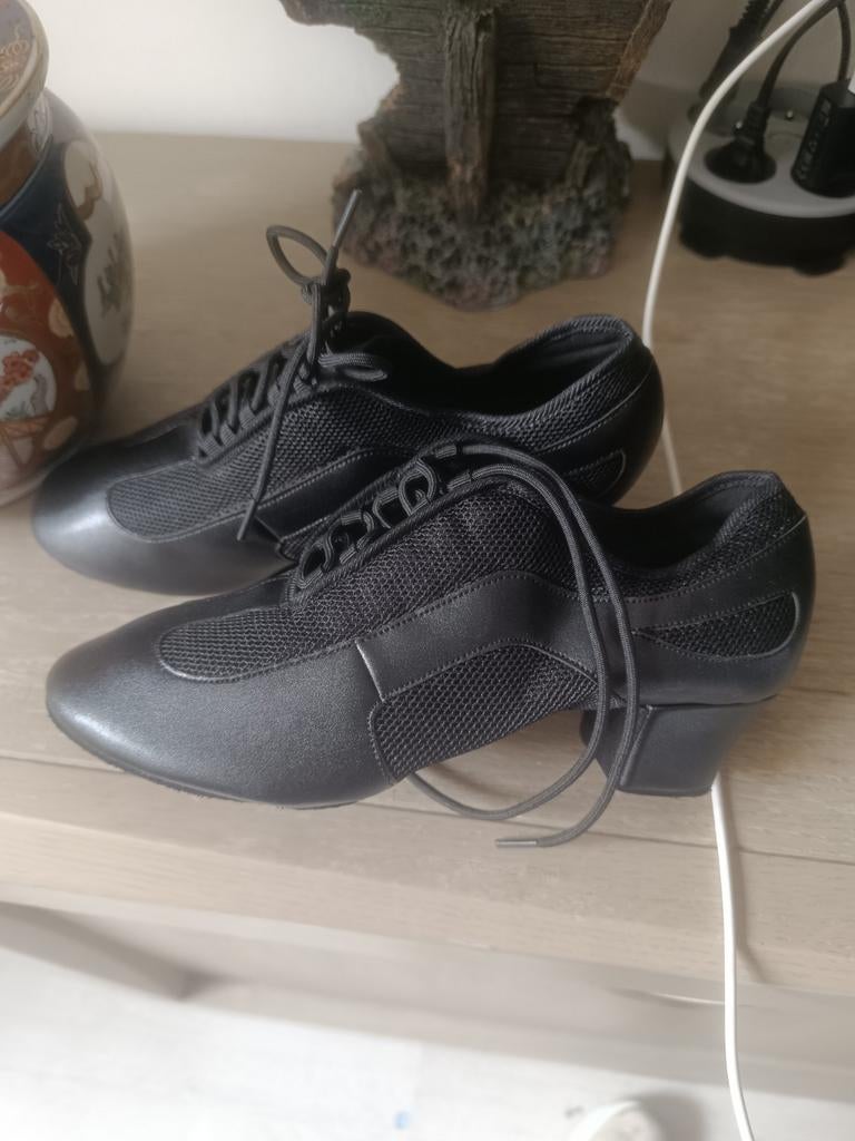 Dans schoenen, Ophalen, Schoenen