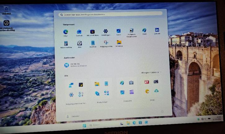 Medion Akoya E7420 - 17 inch - Windows 11 Pro, Computers en Software, Windows Laptops, Gebruikt, SSD, Ophalen