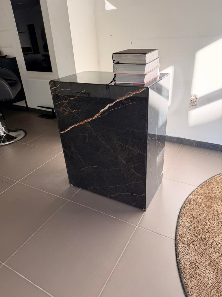 Receptie toog met nagel of kaptafel met stopkontacten, Maison & Meubles, Accessoires pour la Maison | Colonnes & Piliers, Comme neuf