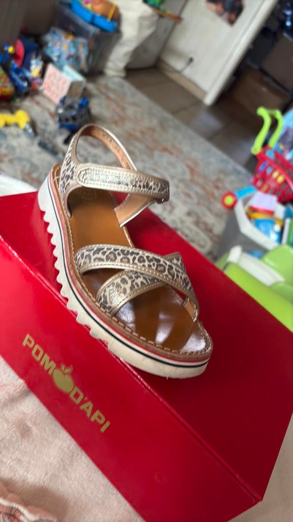 Sandales Pom d’api pointure 36, Enlèvement, Comme neuf