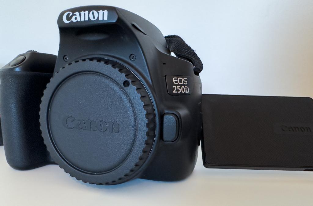 Canon EOS 250D + Objectif Sigma 17-50mm f/2.8, Audio, Tv en Foto, Fotocamera's Digitaal, Zo goed als nieuw, Spiegelreflex, Canon