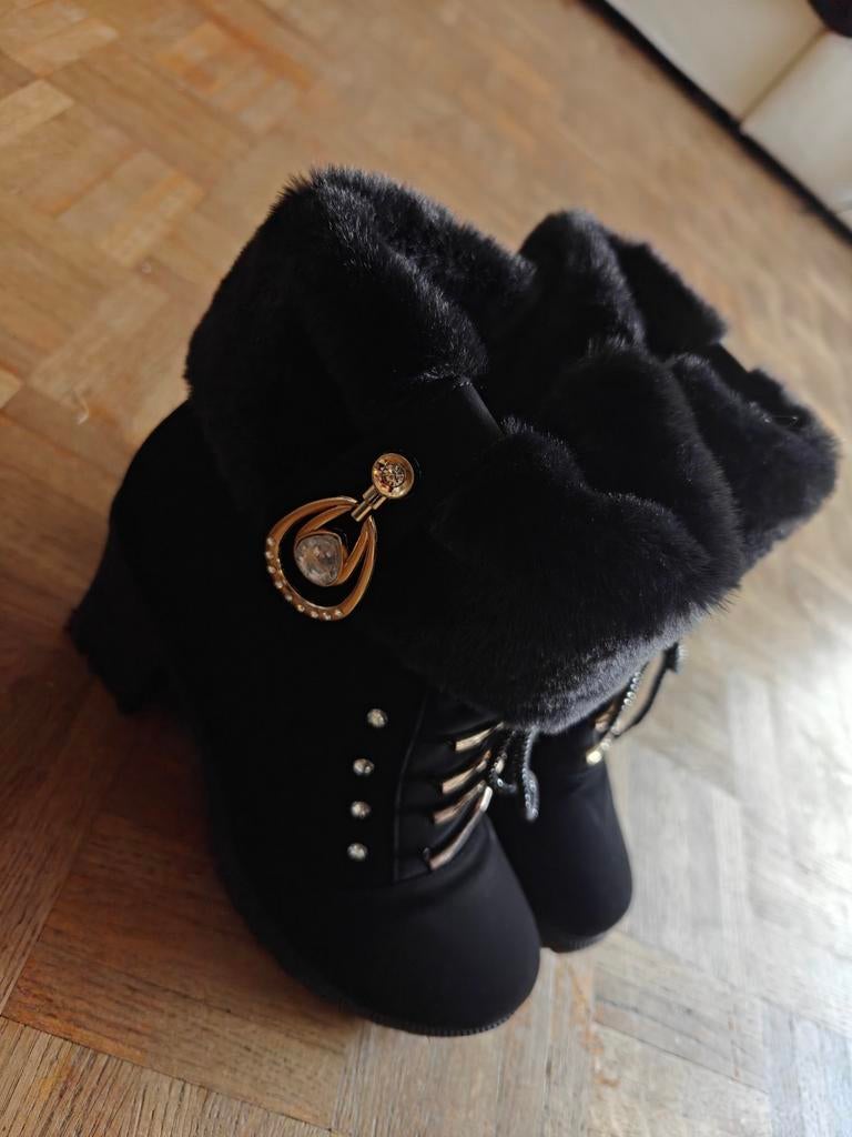 Black Fluffy Winter Boots – Size 41 (Like New), Kleding | Dames, Hoeden en Petten, Ophalen of Verzenden