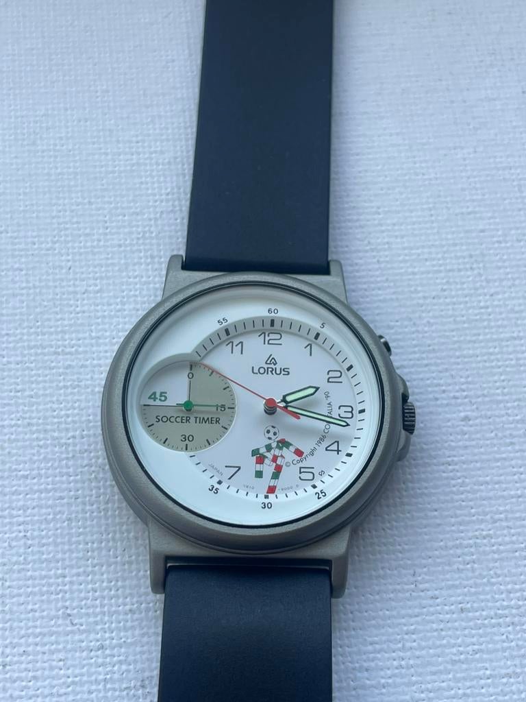 Lorus voetbalhorloge, Antiek en Kunst, Ophalen of Verzenden