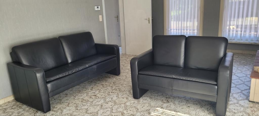 Siège 2 et 3 places en cuir, Quatre personnes ou plus, Banc droit, Comme neuf, Enlèvement
