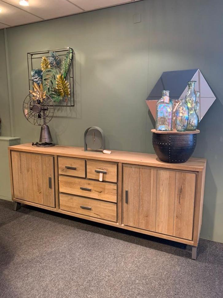 Henders en Hazel dressoir Vitoria 240cm, Maison & Meubles, Armoires | Dressoirs, Neuf, 200 cm ou plus, 25 à 50 cm, Avec tiroir(s)