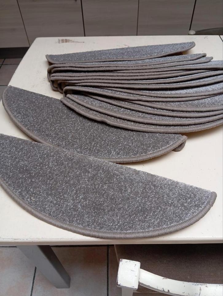 Lot de 16 tapis d’escalier gris antidérapants – neufs, Bricolage & Construction, Échelles & Escaliers, Escalier, Enlèvement