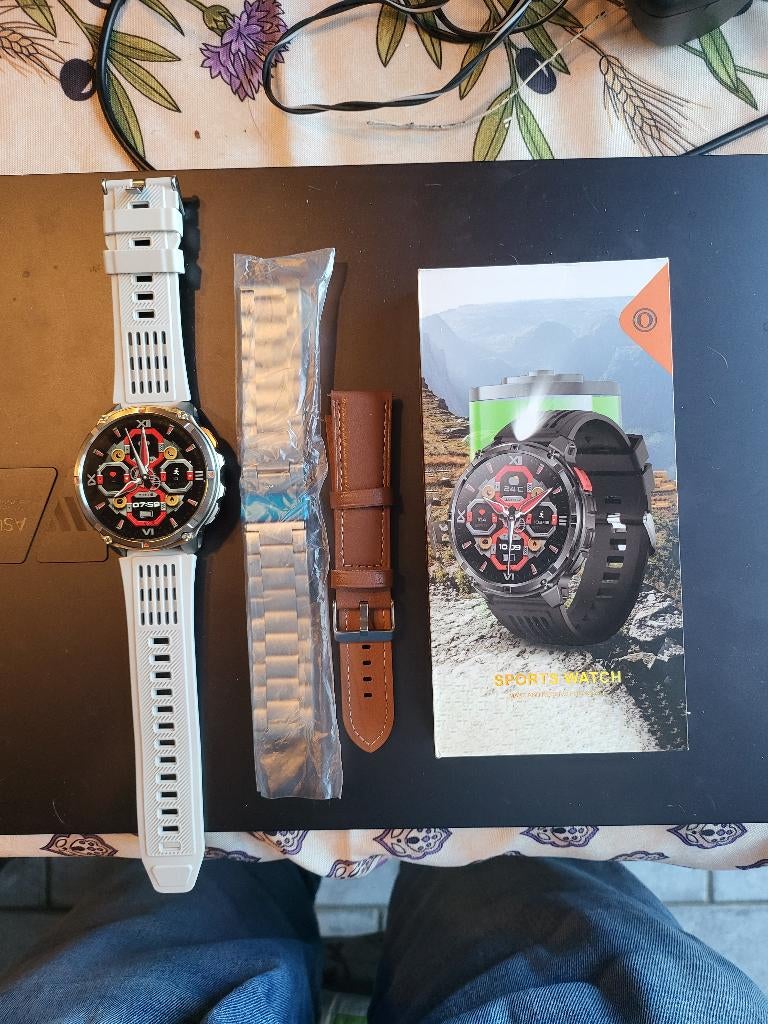 A vendre montre connectée sous androïde, Comme neuf, Enlèvement, Argent, Android