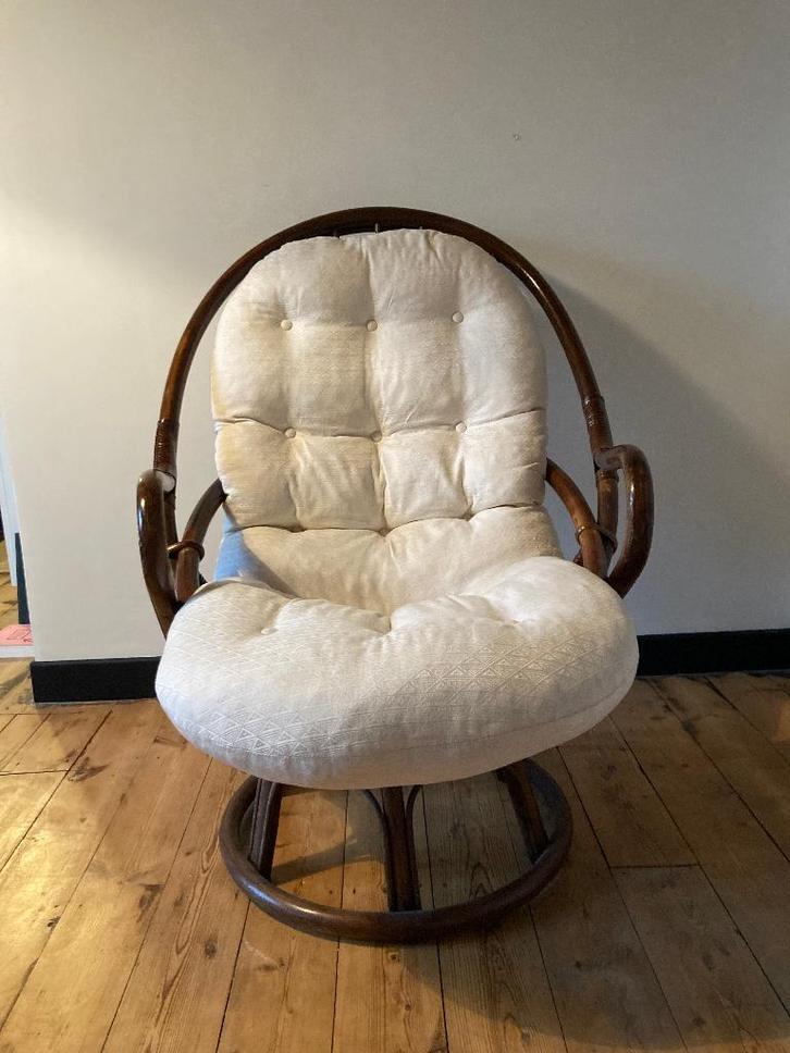 Fauteuil vintage en rotin avec coussin, Antiquités & Art, Antiquités | Meubles | Chaises & Canapés, Enlèvement