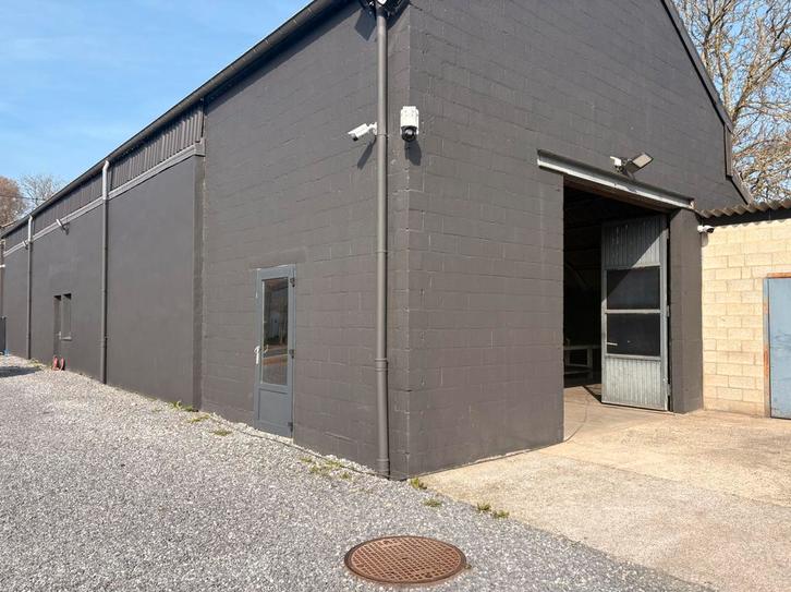 Entrepôt à louer  a 5190 atelier mecanique plus 2+ 2 garages, Immo, Garages & Places de parking, Province de Namur