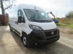 Fiat Ducato 2.2 Multijet - L3H2 - 2023 - €6d, Auto's, Stof, 2165 kg, 4 cilinders, 2500 kg