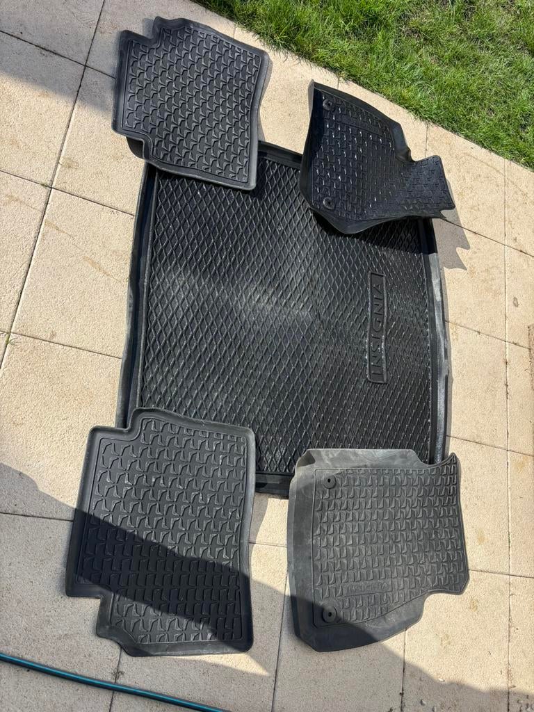 Rubber mattenset opel insignia sports tourer 2009-2017, Ophalen, Zo goed als nieuw