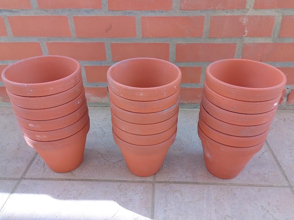 18 terracotta bloempotten, Ophalen, Terracotta