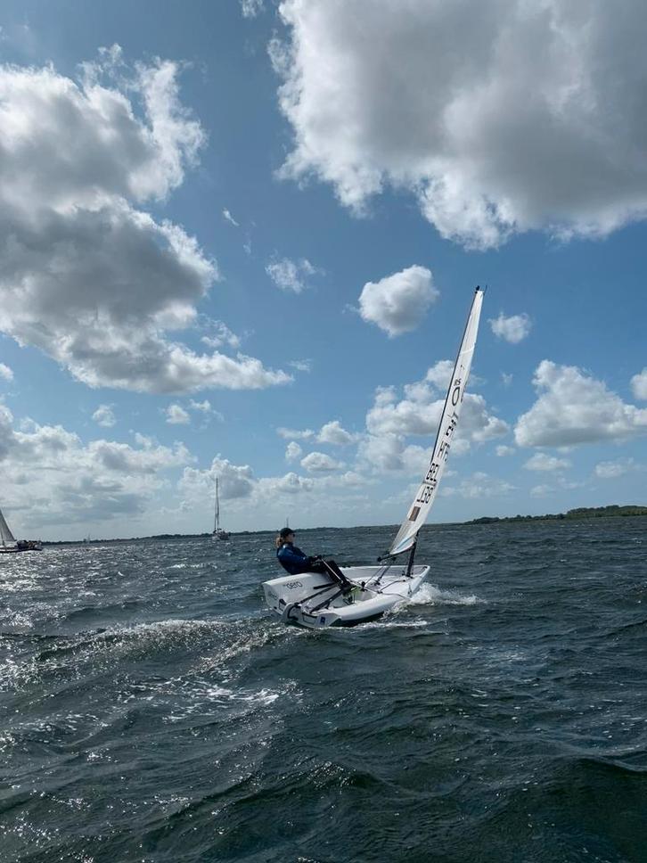 RS Aero à vendre. Très bon état avec roulotte de plage, Sports nautiques & Bateaux, Voiliers à cabine & Voiliers, Comme neuf, Enlèvement