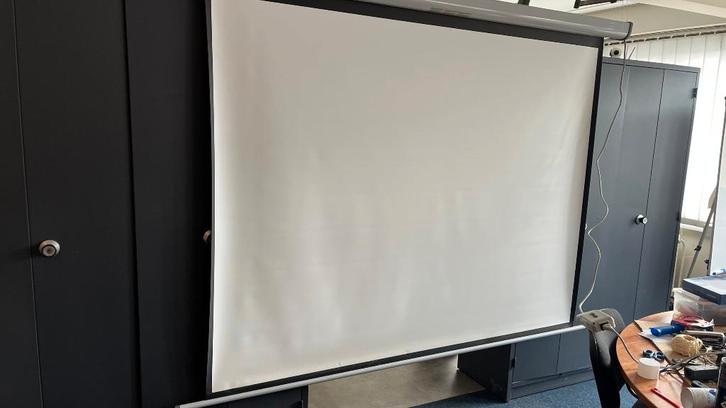 GRAND ECRAN PROJECTION MOTORISE  200 x 150 cm, TV, Hi-fi & Vidéo, Écrans de projection, Utilisé, Électrique, Enlèvement