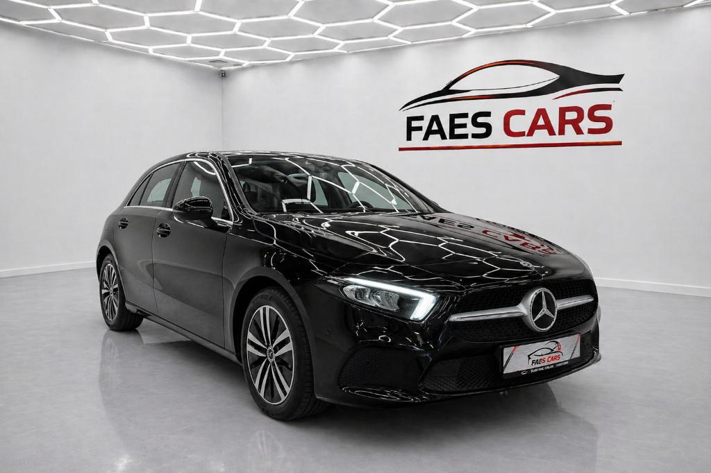 Mercedes A250E Business solution PHEV, Auto's, Euro 6, 4 cilinders, Zwart, Leder