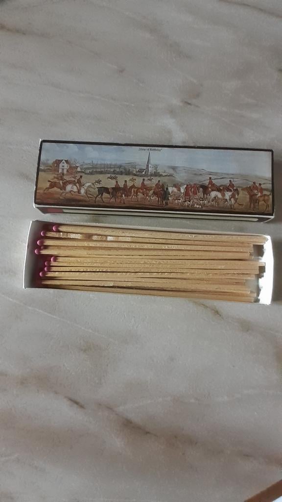 Mooi orginale  doos met 35 lucifers lengte 19´50 cm, Ophalen of Verzenden